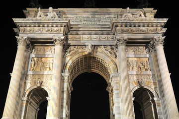 Fototapeta na wymiar Arco della Pace w Mediolan przywrócone 2010