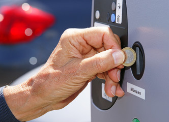 Bezahlen am Parkautomat - Parking Fee
