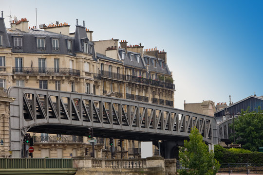 Paris. .Bridge before building