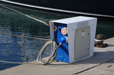 Stromversorgung im Yachthafen