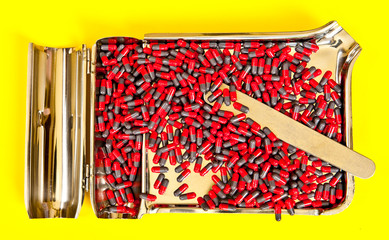 Red&gray capsules