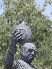 Escultura de Candido, mesonero mayor del Reino en Segovia