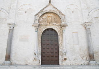 Obraz na płótnie Canvas Wooden Portal of Basilica St. Nicholas. Bari. Apulia.