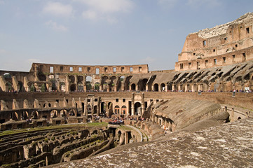 Fototapeta na wymiar Wnętrze rzymskiego Koloseum w Rzymie