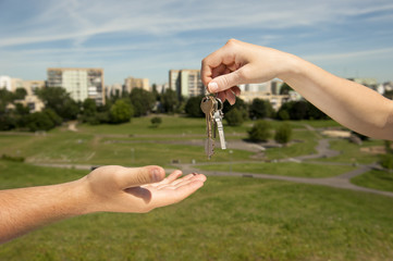 hands holding keys