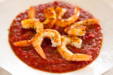 shrimp roasted with fried tomato