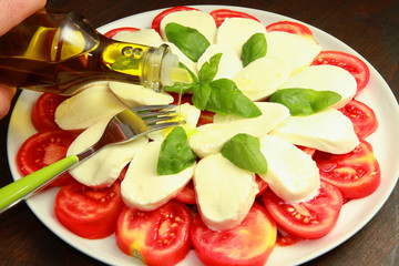 piatto mozzarella e pomodoro