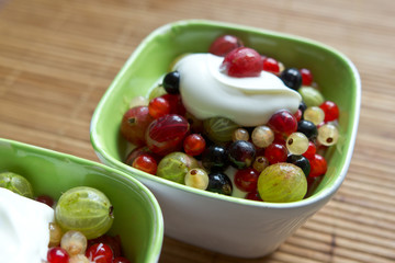 Nachtisch mit Beeren