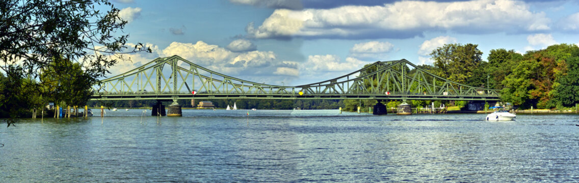 Panorama der Glienicker Brücke