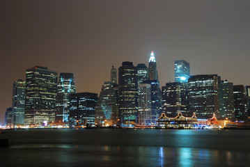 Naklejka premium NEW YORK CITY MANHATTAN NIGHT SCENE PANORAMA