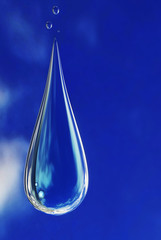 Fototapeta premium clean water drop on blue sky