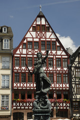 Justitia am Römerbrunnen in Frankfurt