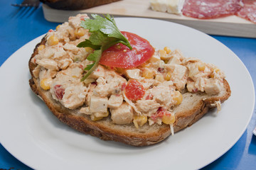 Tartine salée au poulet