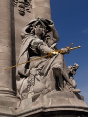 Escultura en el puente de Alejandro III en Paris
