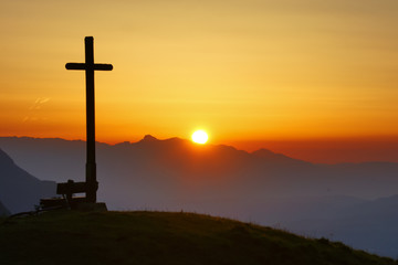 Sonnenuntergang in den Bergen