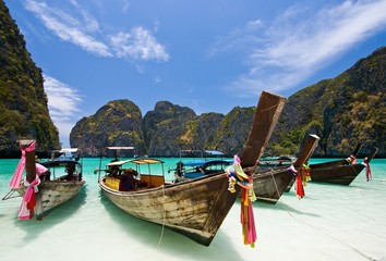 Naklejki  Long Tail Boat w zatoce Maya, wyspa PhiPhi, Phuket Tajlandia