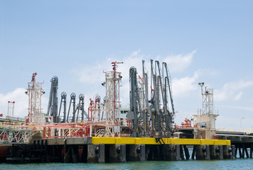 Fototapeta na wymiar Offshore oil terminal