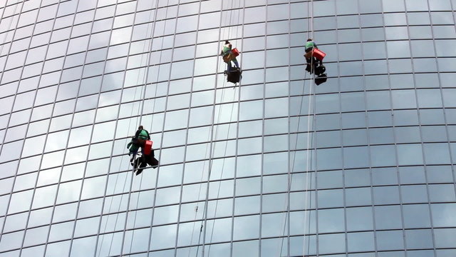timelapse with window cleaners at work on skyscraper