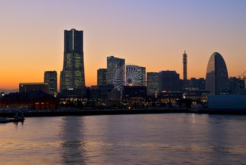 Fototapeta premium Sunset in Yokohama Harbour