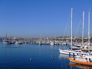 Fototapeta na wymiar Port w Alghero