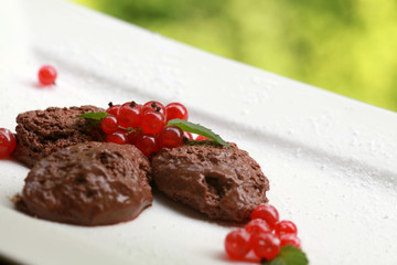 Mouse schokolade mit Johannisbeeren