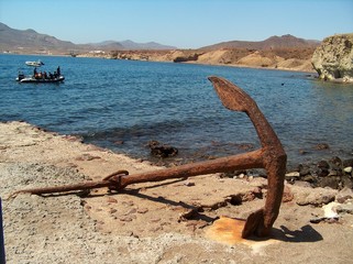 Ancla en el muelle de la Isleta del Moro