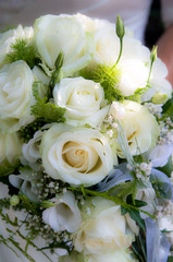 Hochzeitsstrauß mit weißen Rosen