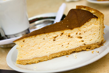 Käsekuchen mit Cappuccino