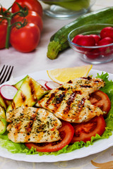 Grilled chicken with vegetables