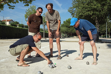 Pétanque : Discussion du point et Mesure !...