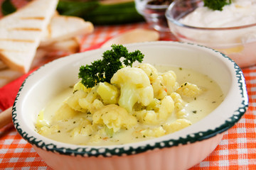 Creamy cauliflower soup