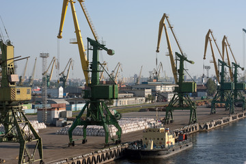 Fototapeta na wymiar Sea trading port