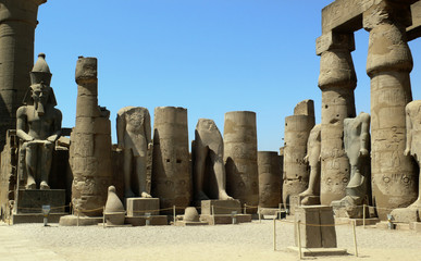 Columnas de templo egipcio