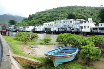 Fototapeta na wymiar Tai O fishing village with stilt-house in Hong Kong