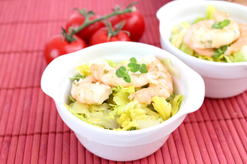 Salat mit Garnelen
