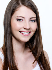 Naklejka premium Beautiful smiling young woman