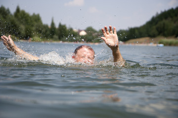 Drowning swimmer