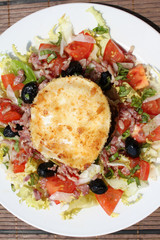 Salade de chèvre chaud