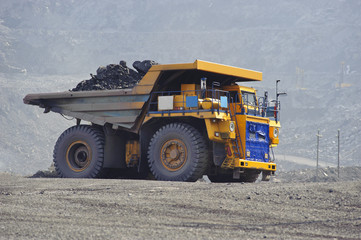 Obraz premium Extraction of iron ore