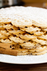 Teller mit Herzwaffeln