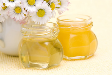 honey and daisies