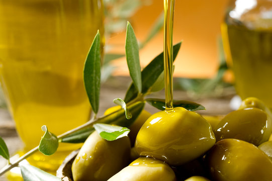 olive oil over olive - oilo su olive