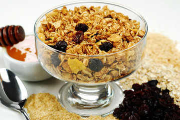 Taca de granola com ingredientes