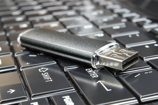 USB Stick mit Notebook