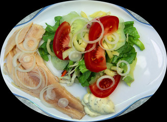 Fischteller mit Salat