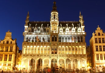 Wall murals Brussels Maison du Roi in Brussel at twillight illuminated