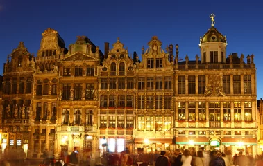 Stickers pour porte Bruxelles Grote Markt in Brussel at twillight with wonderful illumination