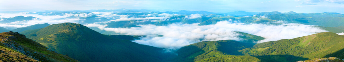 Naklejka premium Summer cloudy mountain panorama view