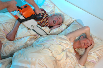 Schnarchen im Ehebett