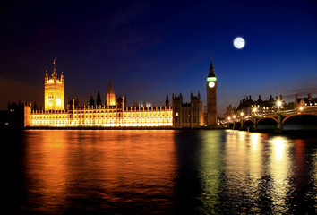 Fototapeta na wymiar Big Ben i Westminster w nocy